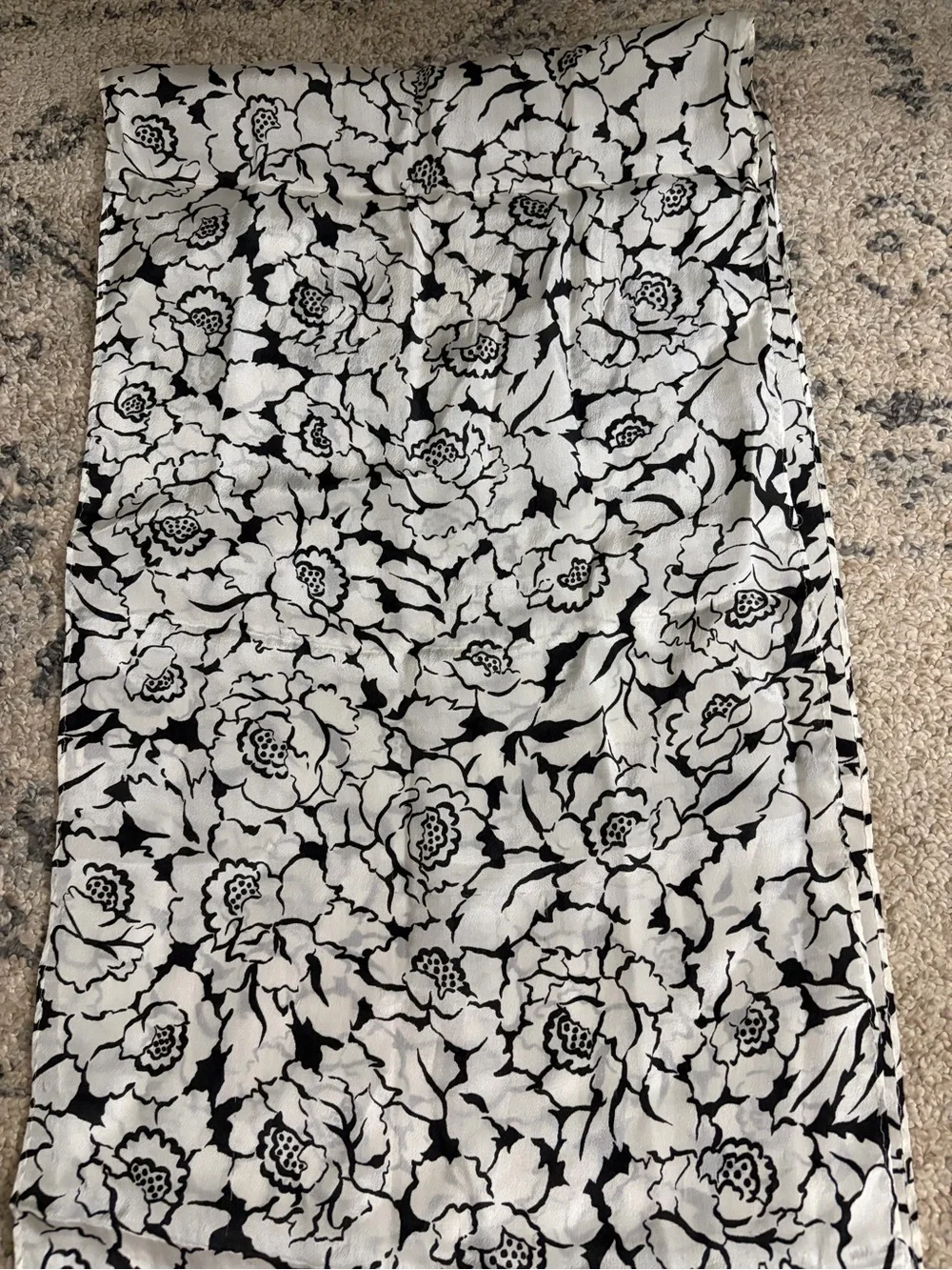 Vintage 1980s Liz Claiborne bold monochromatic floral print 50” scarf